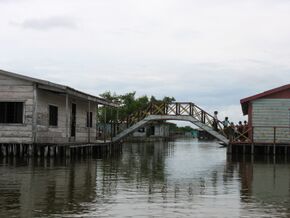 Puente en zona de palafitos en Nueva Venecia-Sitionuevo-Magdalena-Colombia.jpg