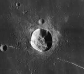 Снимок зонда Lunar Orbiter - IV.