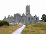 Руины аббатства Куин в графстве Клэр (Ирландия)