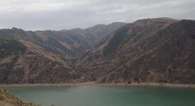 Кураминские горы близ Ахангаранского водохранилища (река Ахангаран)