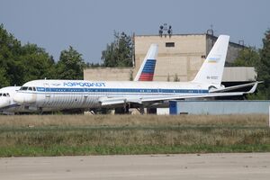 RA-64007 Tupolev Tu.204 Aeroflot (7274249516).jpg