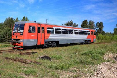 РА1-0040 в фирменной окраске РЖД на линии Ильино—Фролищи прибывает на станцию Великое Озеро