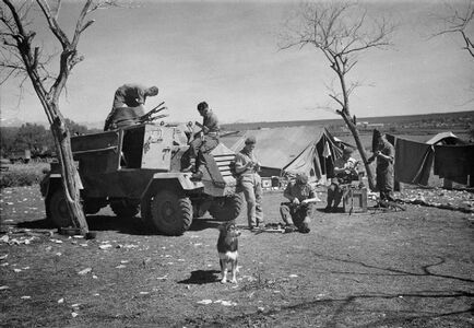 Бронеавтомобиль «Оттер» частей RAF на аэродроме Пркос, Югославия 1945 г.