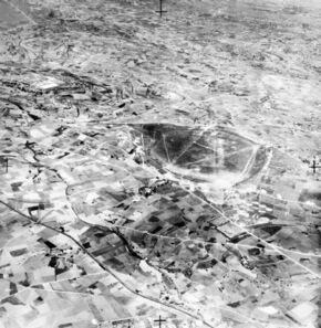 Фотоснимок Та’Кали с высоты полёта бомбардировщика