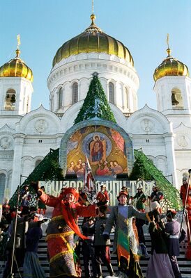Праздничное представление в честь Рождества Христова у Храма Христа Спасителя (Москва, 2002 год)