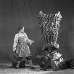 Сцена из балета «Сказ о каменном цветке». Большой театр, 1954 год. Владимир Преображенский в роли Данилы.