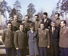 Лётчики-космонавты СССР в Звёздном городке (П. И. Беляев в первом ряду, справа)