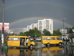 Вид на остановку и стоянку автобусов на Крюковской площади, 2005 год