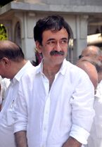 Rajkumar hirani at suresh hiranis funeral.jpg