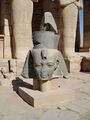 Голова скульптуры фараона