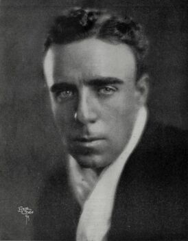 Raoul Walsh - Jun 1922 FD.jpg