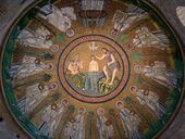 Мозаика купола Арианского баптистерия в Равенне, 493—526 гг. Крещение Господне, апостолы