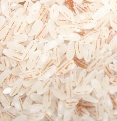 Тот же африканский рис после удаления оболочки зерна (белый, уже не цельнозерновой рис)
