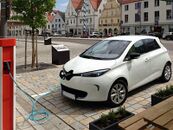 Renault Zoe (2012–2019) на зарядке