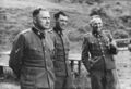 Слева направо: Рихард Бер, Йозеф Менгеле, Рудольф Хёсс (Аушвиц, 1944)