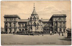 Перестроенное здание вокзала с часовней Александра Невского (после 1905)