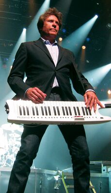 Роберт Ламм с клавитарой. 2013 г.