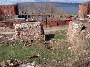Ruins of Zachatskaya tower (2).jpg