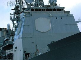 Фазированная решётка радара SPY-1 на надстройке крейсера «Лейк Эри» типа «Тикондерога»