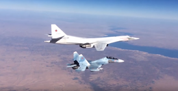 Су-30 сопровождает Ту-160