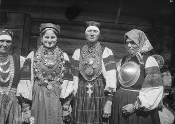 Костюмы деревни Айкова, 1912 г.