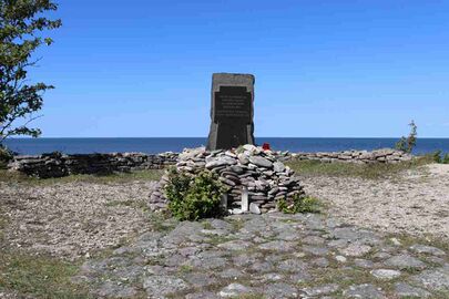 Памятник на острове Сааремаа