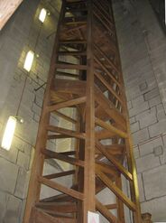 Деревянная винтовая лестница в башне Солсберийского собора, Англия