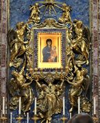 Икона «Salus Populi Romani» в алтаре капеллы Паолина