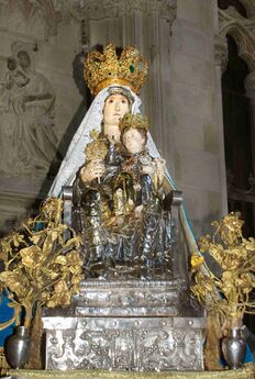 Дева Санта-Мария-ла-Реаль-де-Памплона в день Успения (15 августа)