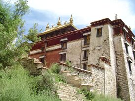 Монастырь Сэра летом 2005 года