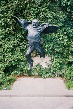 Памятник в Тбилиси (2004), скульптор Важа Микаберидзе по фото Юрия Мечитова