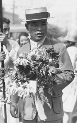 Сидзо Канакури возвращается с Олимпиады 1924