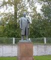 Памятник В. И. Ленину на территории музея-заповедника