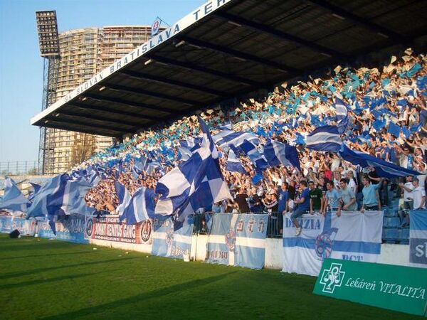 Фанаты «Слована» называются Ultras Slovan[4]