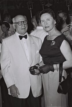 С. Юрок и актриса Х. Ровина в 1954 г.