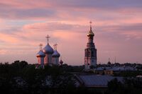 Софийский собор и его колокольня и сегодня доминируют над центром Вологды. Закат