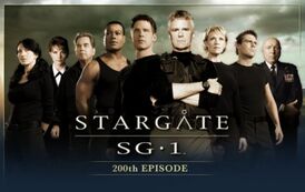 Главные герои американского телевизионного сериала «Звёздные врата SG-1», за исключением Джонаса Куинна (сезон 6). Слева направо: Вала Мал Доран (сезон 10), Джанет Фразер (второстепенный персонаж), Хэнк Лэндри (сезоны 8-10), Тил'к (сезоны 1-10), Кэмерон Митчелл (сезоны 9-10), Джек О'Нилл (сезоны 1-8), Саманта Картер (сезоны 1-10), Дэниэл Джексон (сезоны 1-5, 7-10), Джордж Хаммонд (сезоны 1-7)