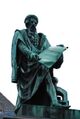 Статуя в честь Иоганна Гутенберга за изобретение первого подвижного типа; печатный станок.