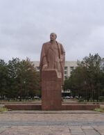 Памятник Ленину в Караганде