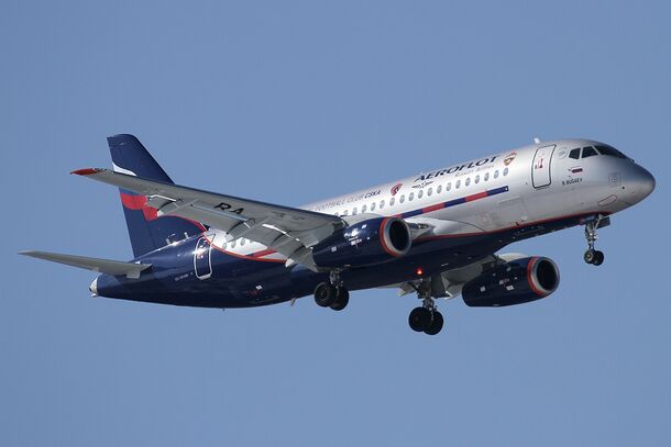 Sukhoi Superjet 100-95 (RA-89010) - 1.jpg