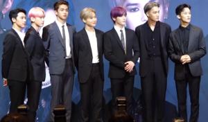 SuperM в октябре 2019 года Слева направо: Тэн, Бэкхён, Лукас, Тэмин, Тэён, Кай и Марк.