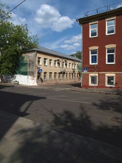 Вид на 1-й Суворовский от Суворовской улицы (дома № 6 и 8).