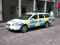 Volvo V70 — шведский полицейский автомобиль в современной раскраске