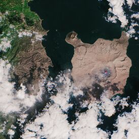 Вулкан Тааль после извержения в 2020 году.