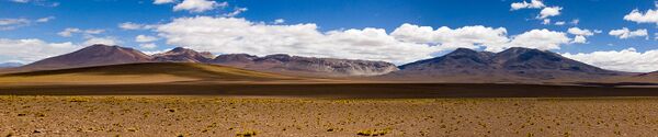 FLTR: Tatio Volcano, Cerros de Tatio, Cerro La Torta, Cerros de Tocorpuri. Camera location: 22°33′12″ ю. ш. 67°51′14″ з. д.HGЯO