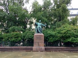 Памятник Чайковскому перед Московской консерваторией