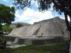 Пирамида в Тенайуке