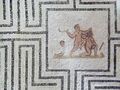 Тесей убивает Минотавра в центре лабиринта, мозаика