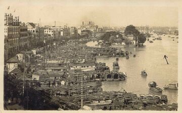 Набережная Гуанчжоу в 1930 году с рядами лодок людей танка