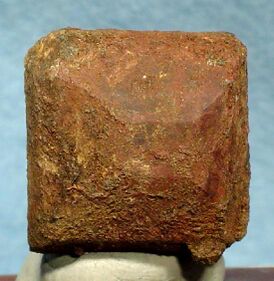 Кристалл торита размером 2,2×2,2×1,6[прояснить] из шахты Кемп (Онтарио, Канада)